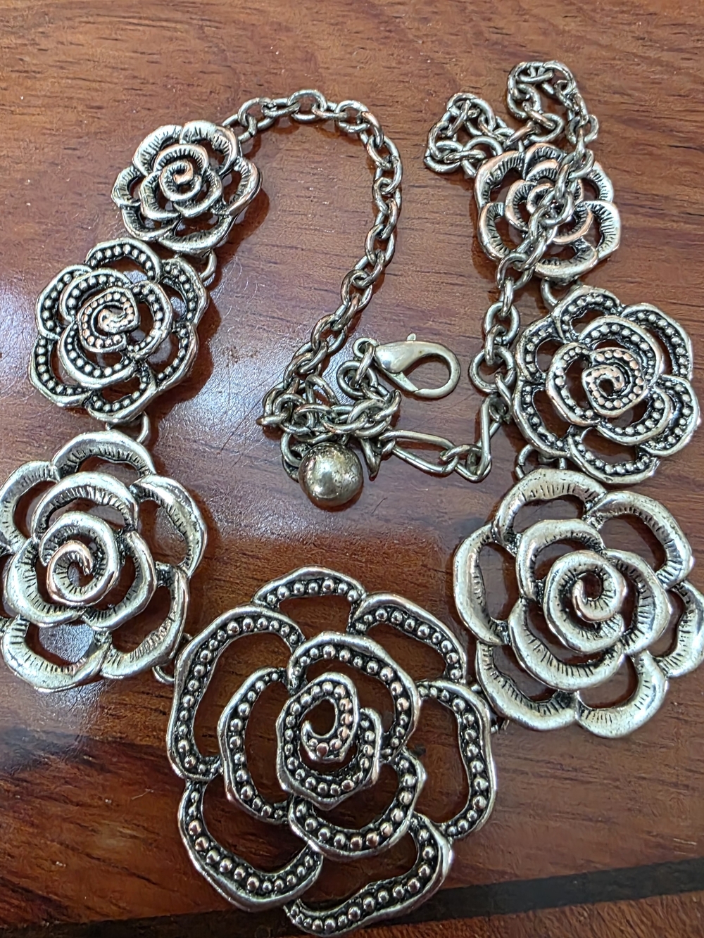 Preloved Silver Tone Metal Floral Rose Statement Necklace